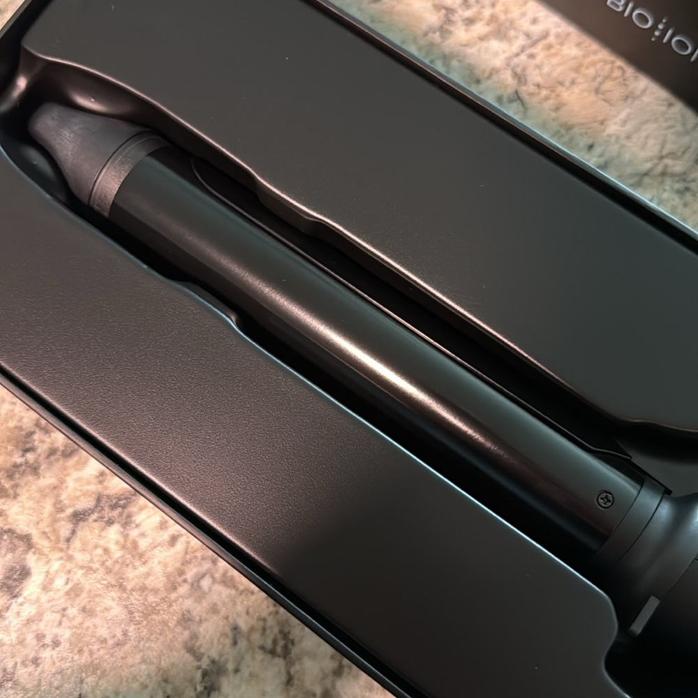 Bio ionic 1.25” pro curling iron - Picture 5 of 14